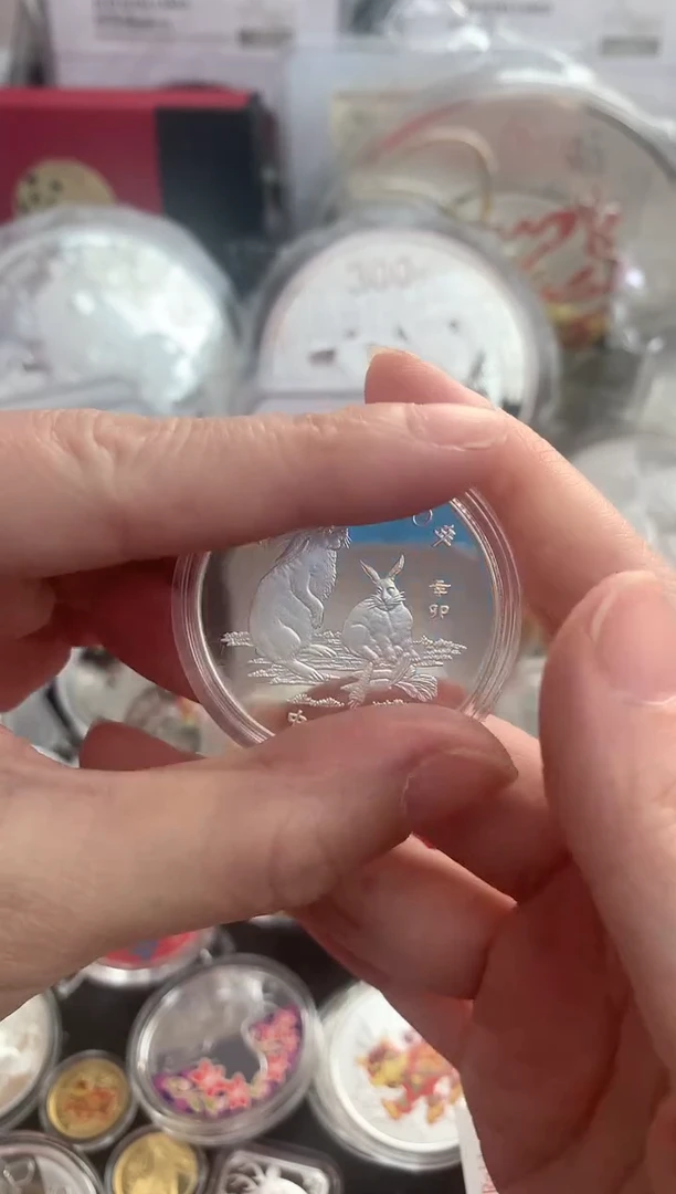 纯银阿*老弯弯兔年银币