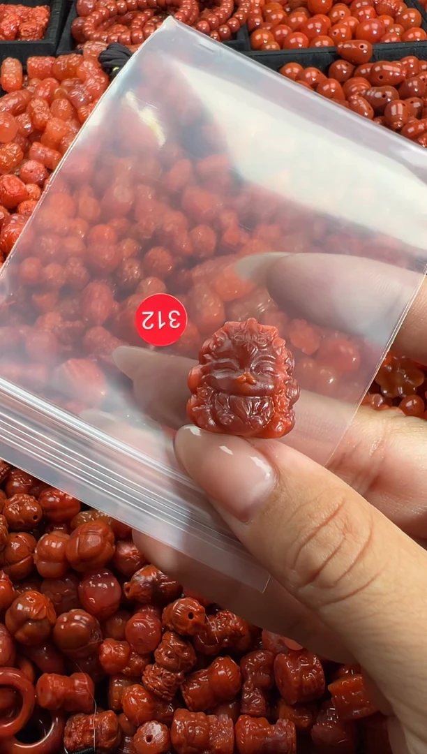 颈饰未镶嵌南红玛瑙1