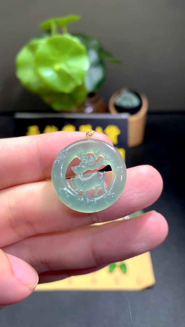 颈饰18K金镶嵌翡翠翡翠A货