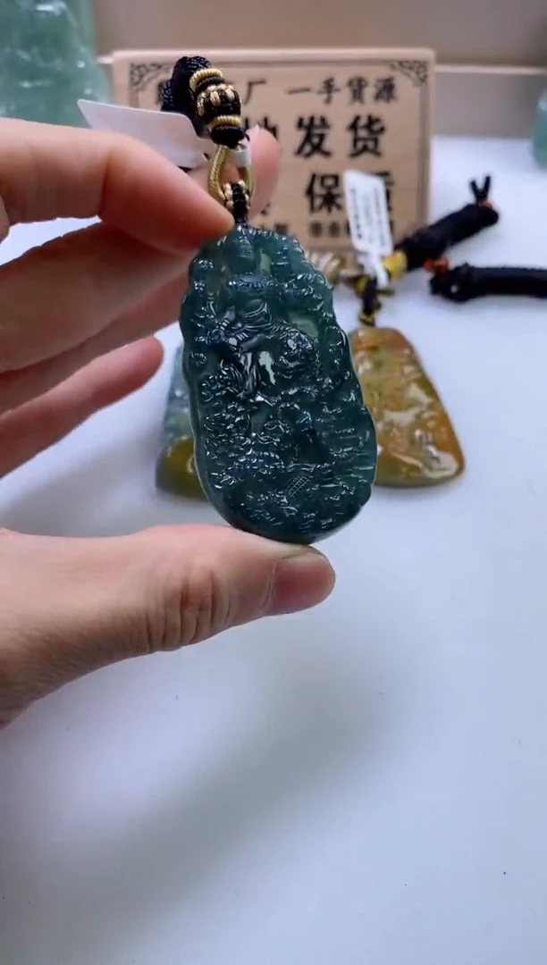 翡翠挂件未镶嵌