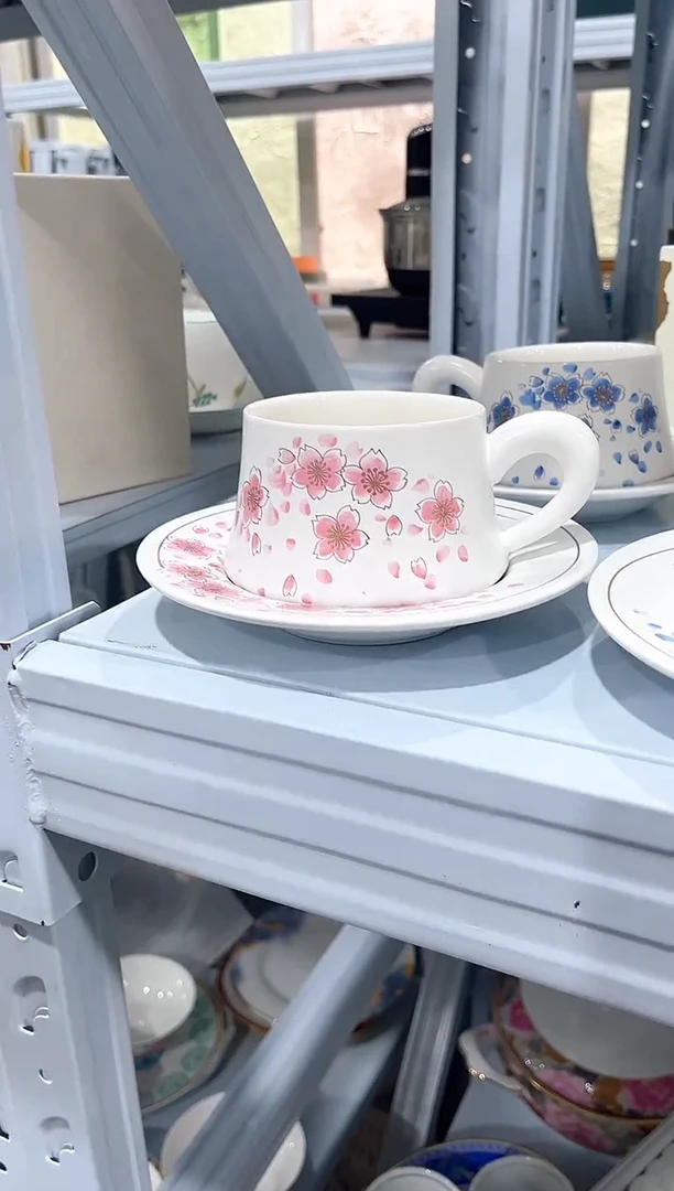 其他陶瓷（简装）红色杯碟一套