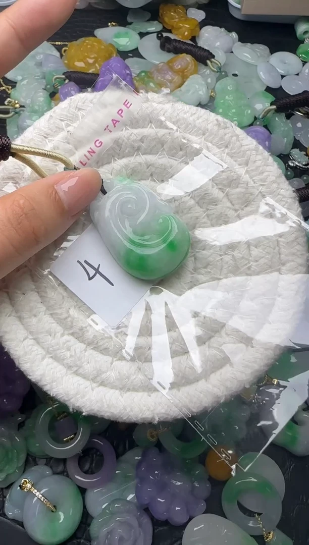 颈饰未镶嵌翡翠缅甸翡翠吊坠