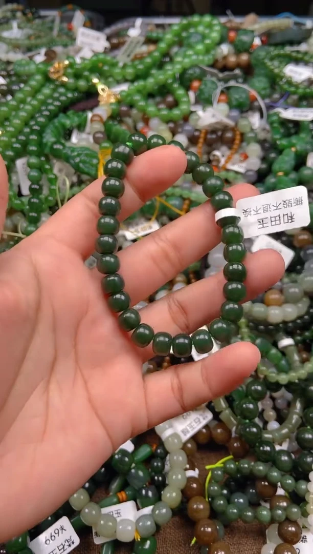 和田玉未镶嵌颈饰1