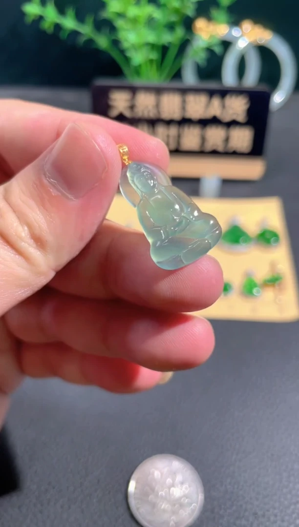 翡翠18K金镶嵌颈饰翡翠