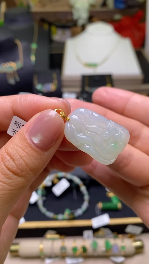 【闪购商品】翡翠颈饰18K金镶嵌净货17964