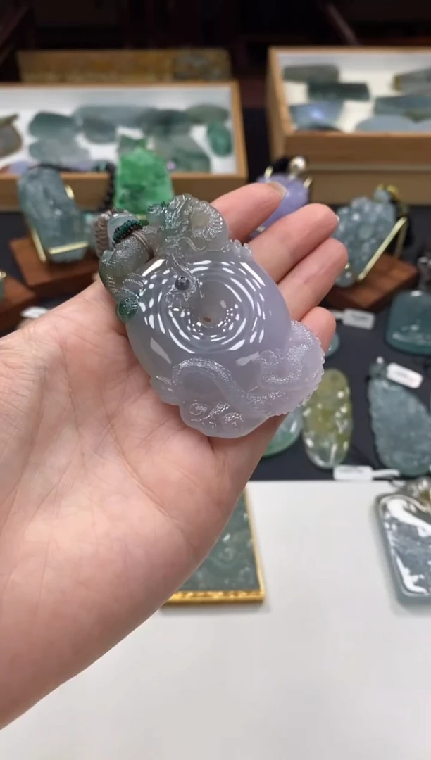 颈饰未镶嵌翡翠盘龙扣