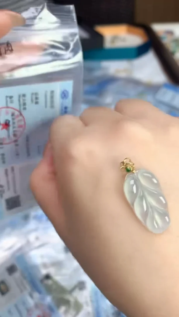 颈饰18K金镶嵌翡翠25111401