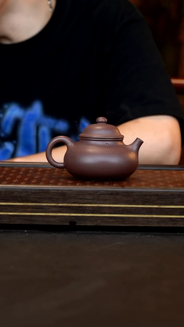 茶壶紫砂容天  革紫泥  220cc