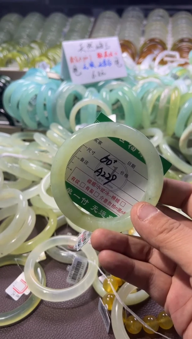 未镶嵌蛇纹石玉手镯1