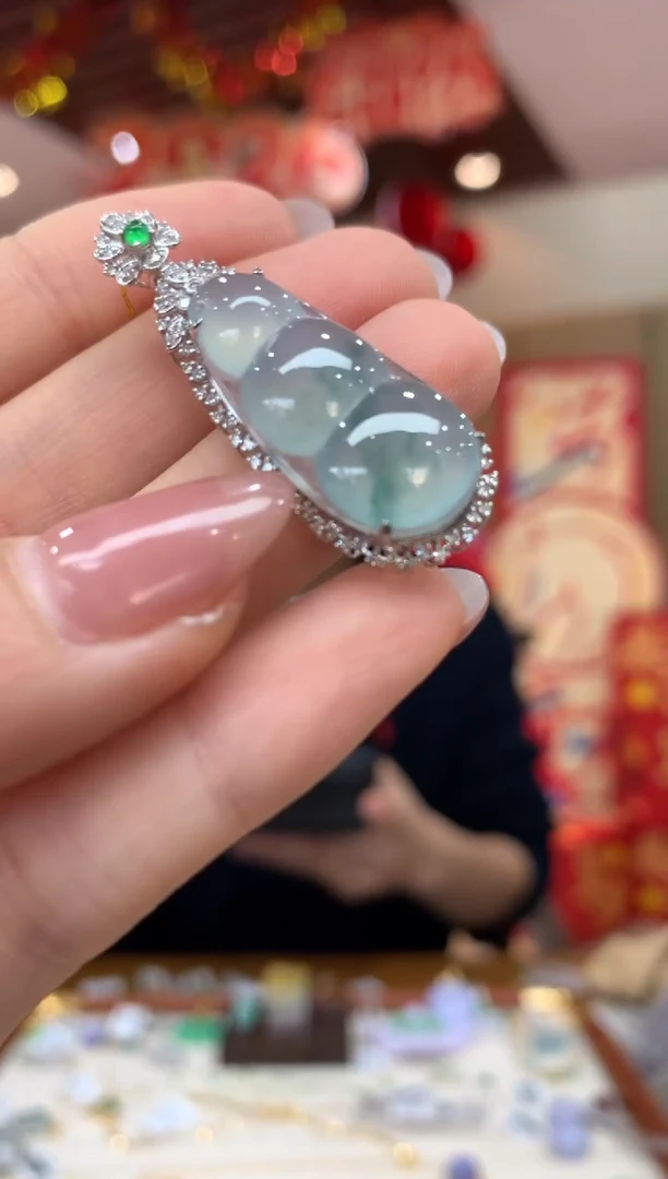 吊坠(不含链)18K金镶嵌翡翠豆子