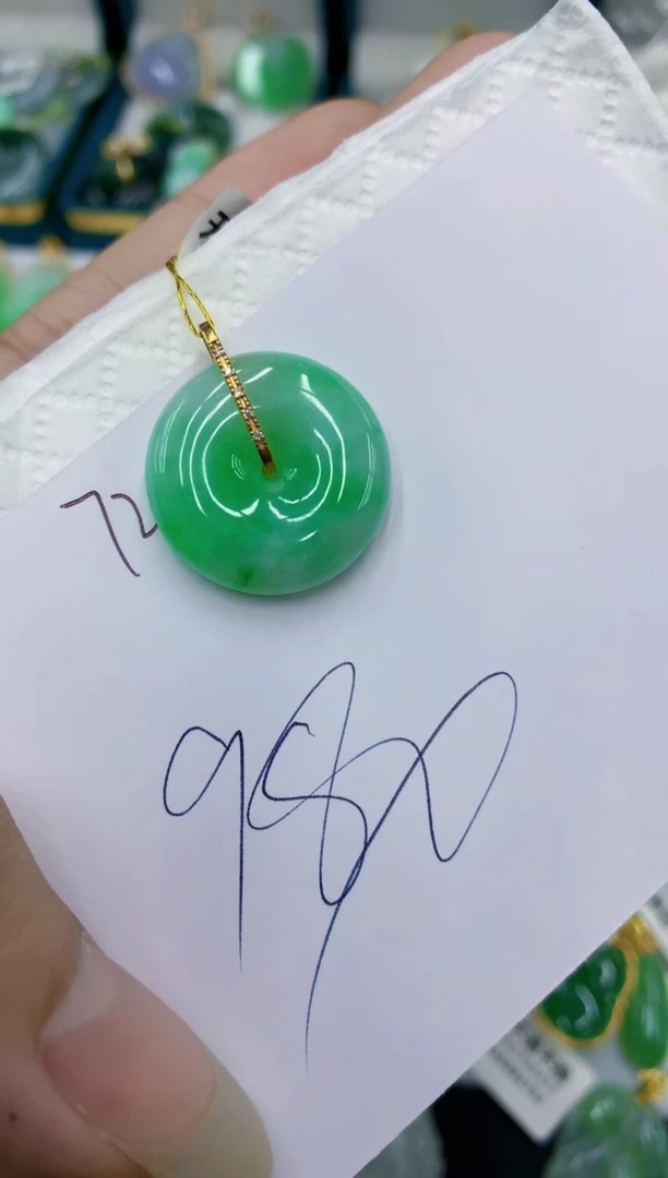 翡翠18K金镶嵌颈饰1111111111111