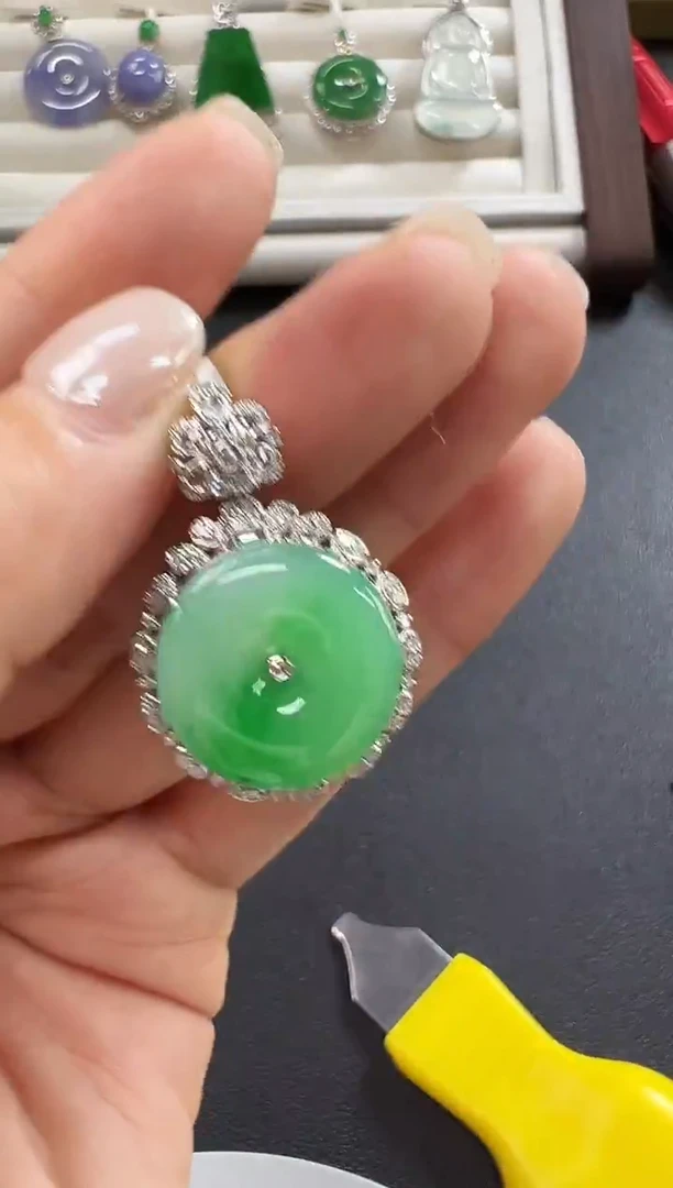 颈饰18K金镶嵌翡翠KYY1212-009