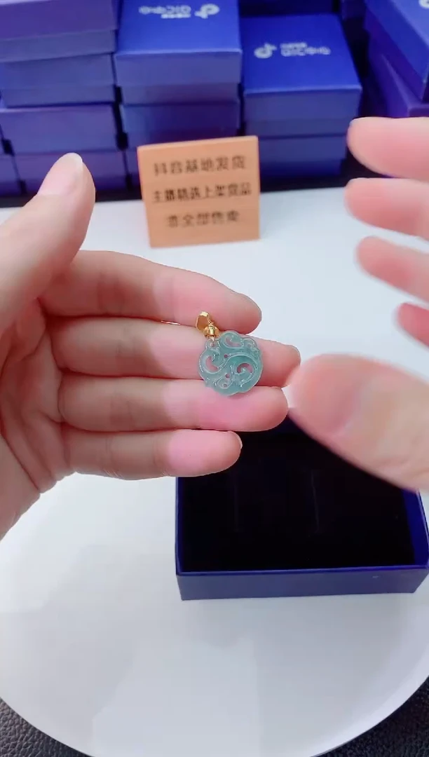 翡翠未镶嵌颈饰