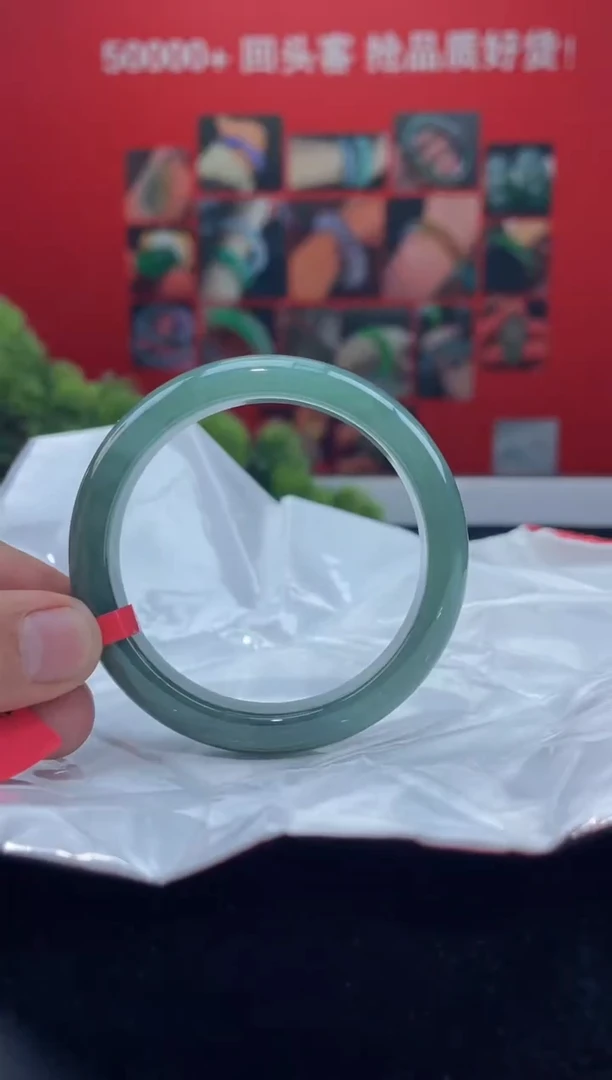 翡翠手镯未镶嵌手镯1
