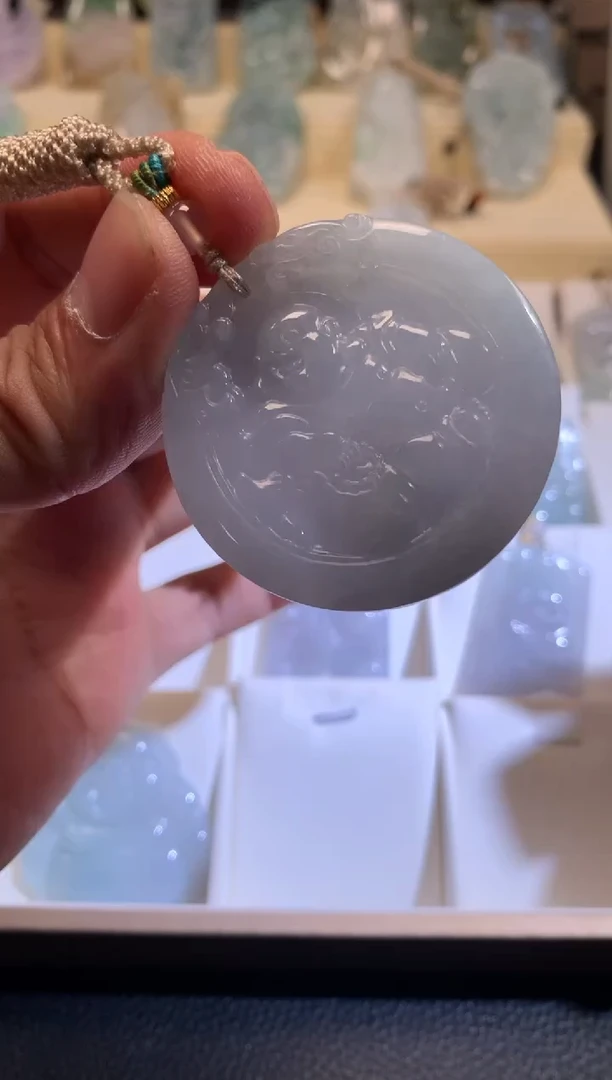 翡翠未镶嵌颈饰7/02/208