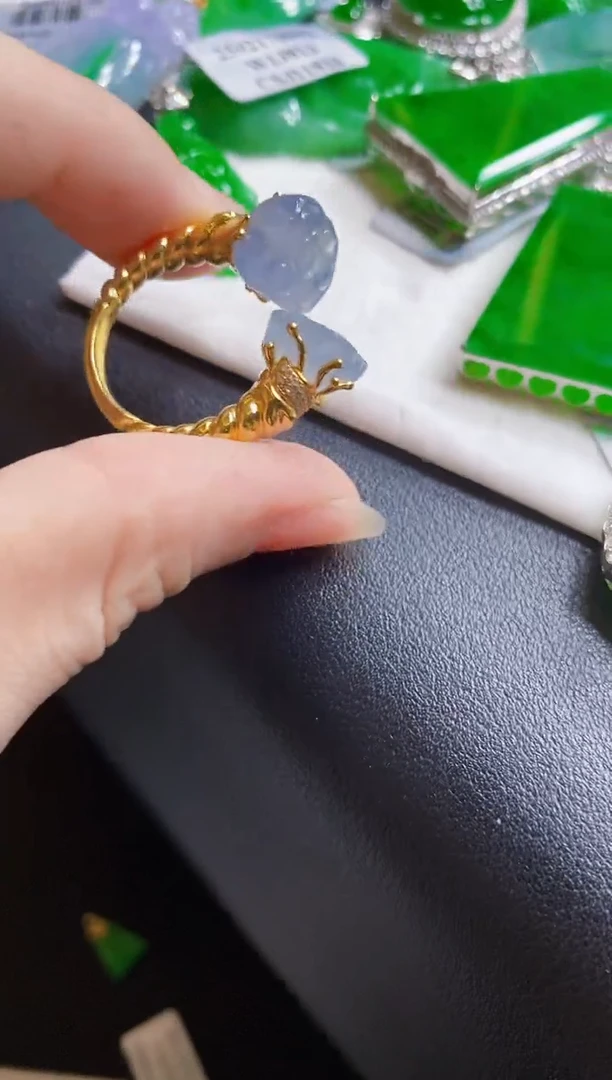 翡翠18K金镶嵌颈饰戒指