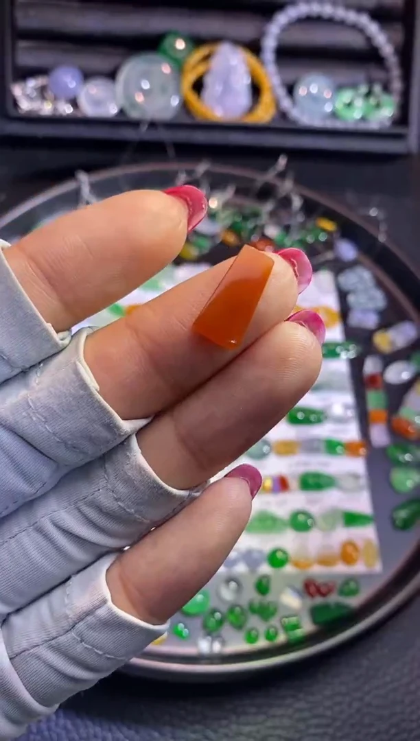 翡翠挂件未镶嵌牌