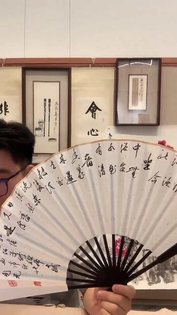 书法J吴老师书法成扇带锦盒一件