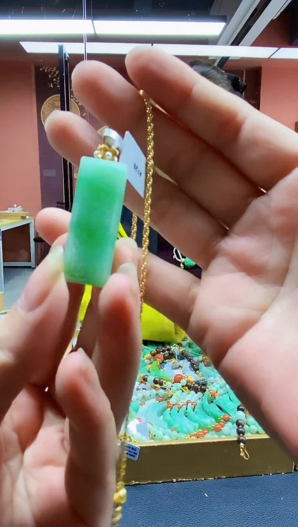 颈饰未镶嵌翡翠吊坠