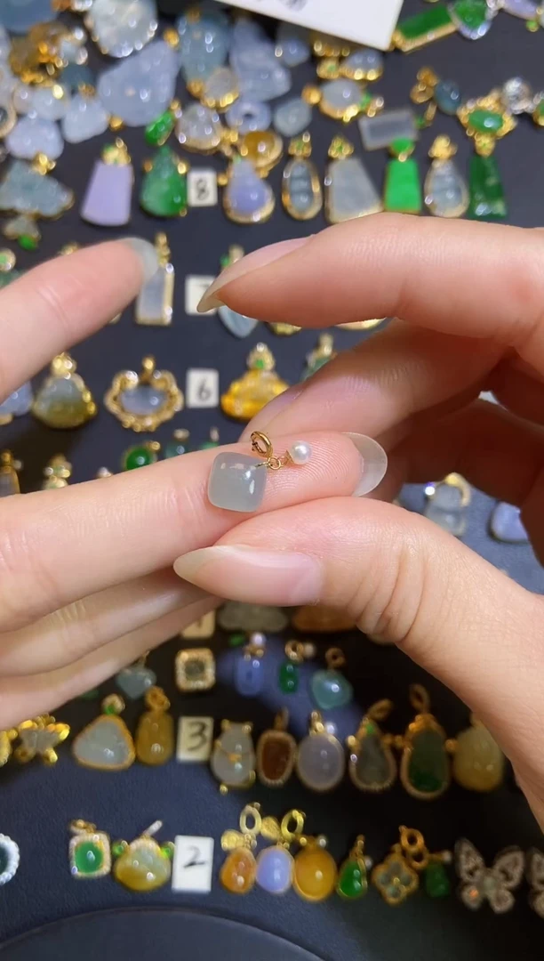 吊坠(不含链)18K金镶嵌翡翠1