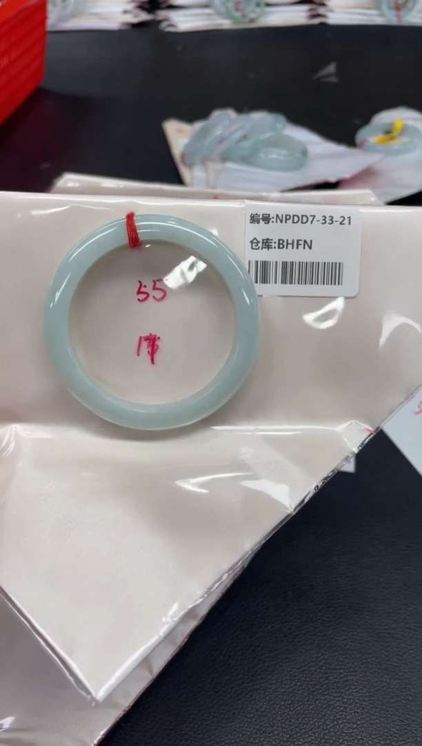 翡翠手镯未镶嵌翡翠手镯