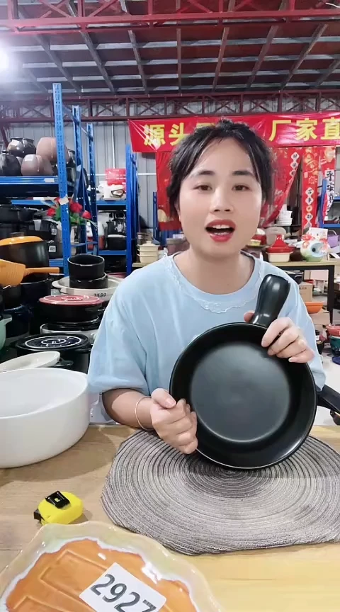 2740瑕疵黑色手把锅不带盖