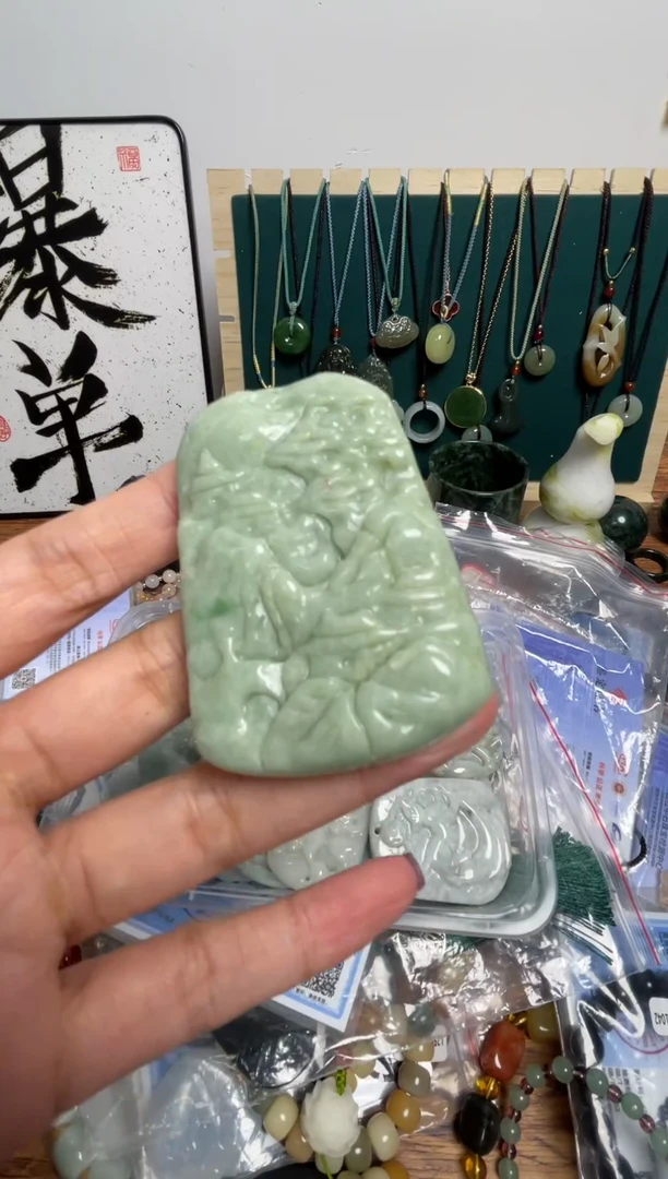 吊坠(赠链)未镶嵌翡翠山水牌吊坠