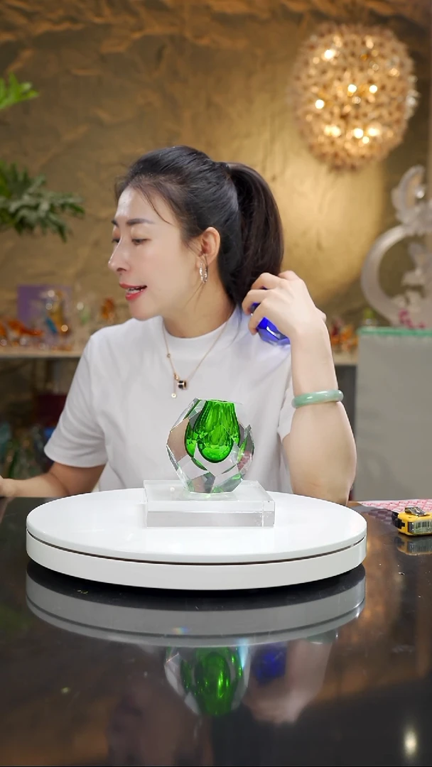 琉璃福利祖母绿切面香薰瓶