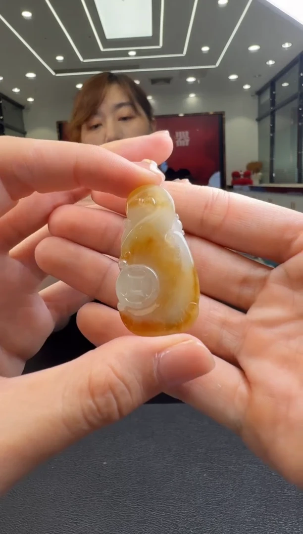 翡翠未镶嵌颈饰挂件
