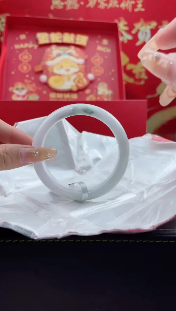 【闪购商品】翡翠手镯未镶嵌11翡翠手镯（微瑕）