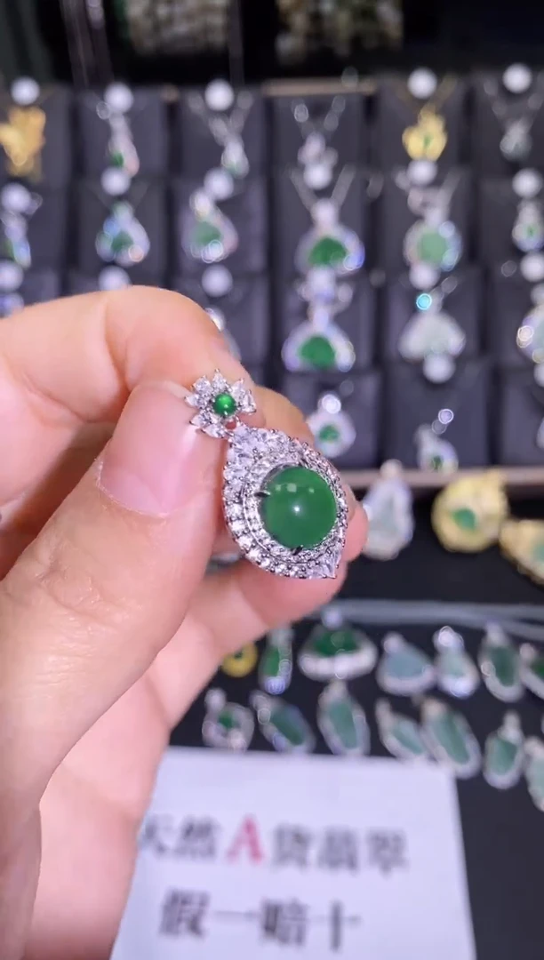 【闪购商品】翡翠吊坠(赠链)银S925镶嵌掌上明珠吊坠