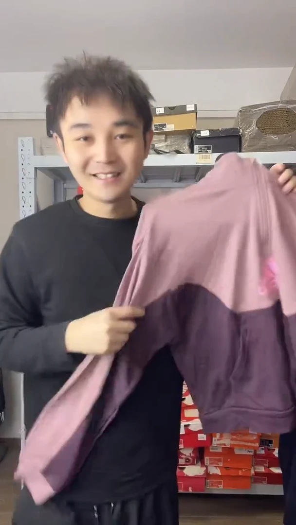 大牌潮服清仓中，编号FRI W50   ，尺码S