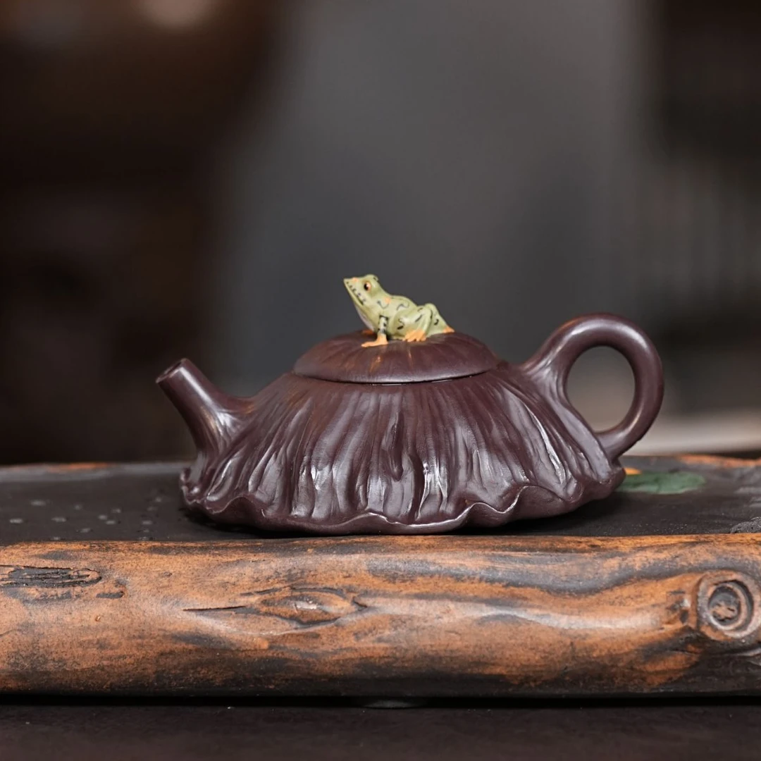 宜兴紫砂老紫泥手工制作青蛙莲蓬壶