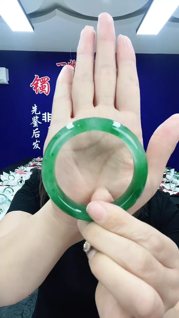 石英质玉（非洲翠）手镯未镶嵌55