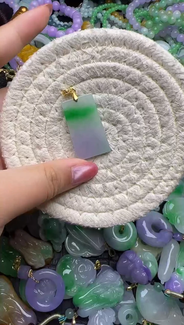 颈饰未镶嵌翡翠天然缅甸翡翠吊坠