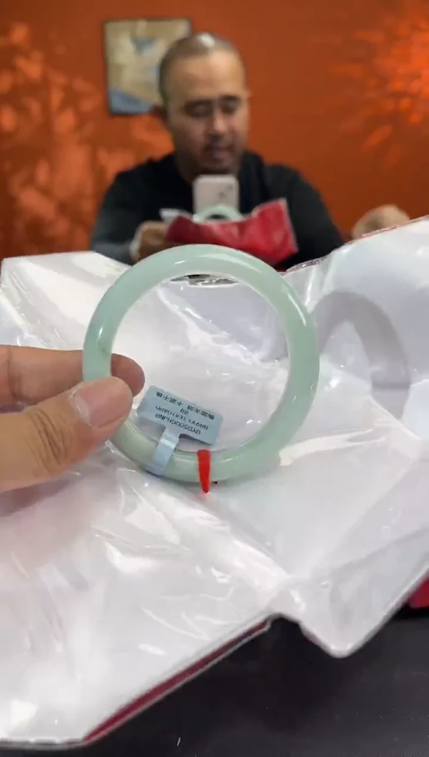 未镶嵌手镯翡翠7