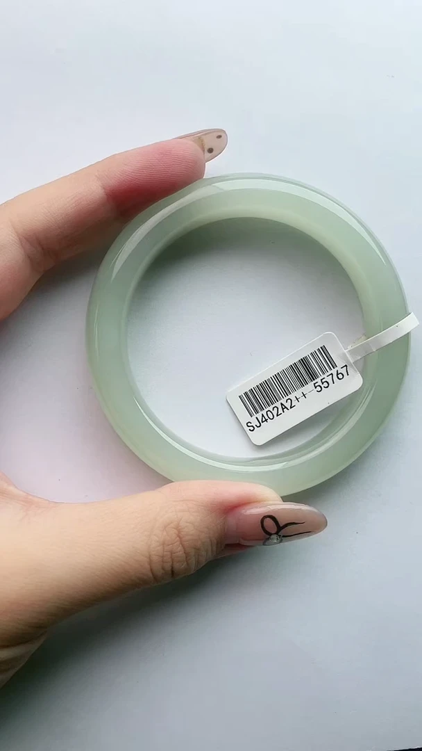 和田玉手镯未镶嵌羽****。57