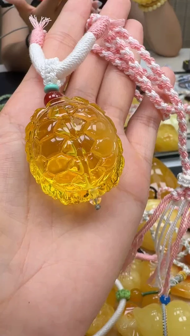 裸石琥珀未镶嵌如图