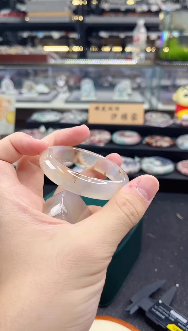 未镶嵌手镯石英质玉六*六圈口（赠品镯心）