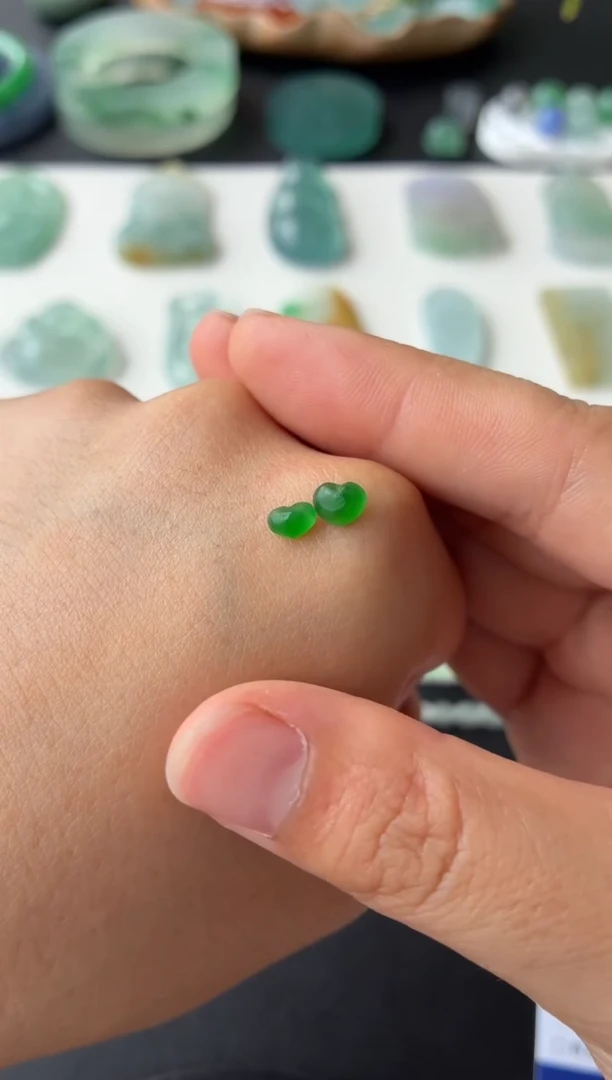 未镶嵌定制翡翠L****?翡翠