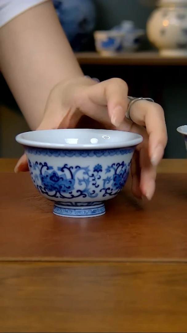 陶瓷如意莲花压手杯（柴窑）