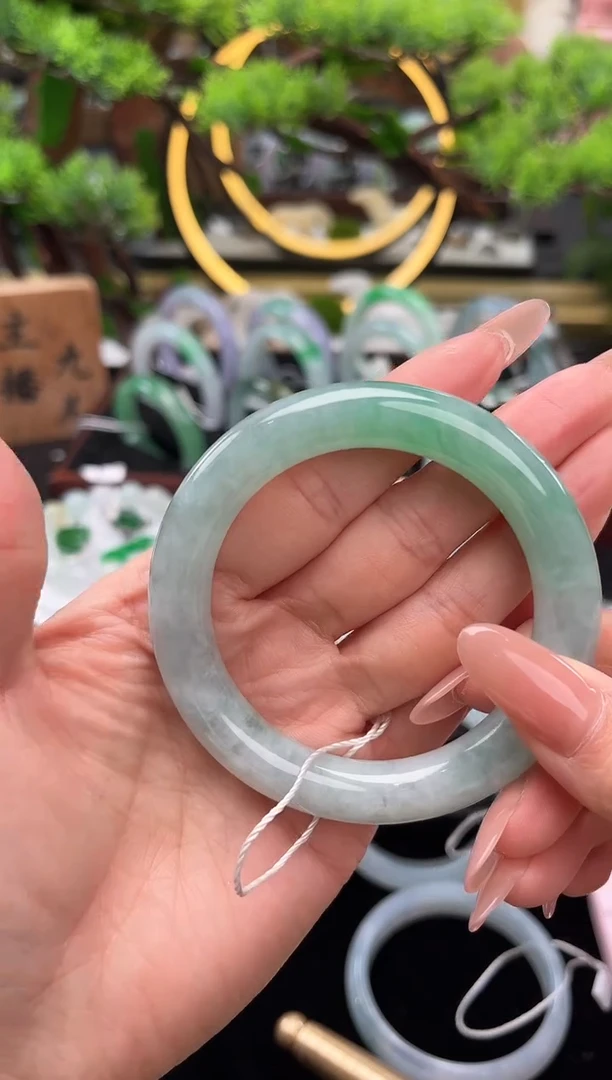 未镶嵌手镯翡翠手镯