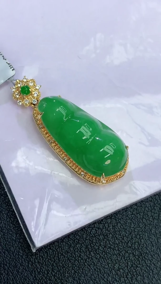 颈饰18K金镶嵌翡翠赠礼盒证书 麦麦