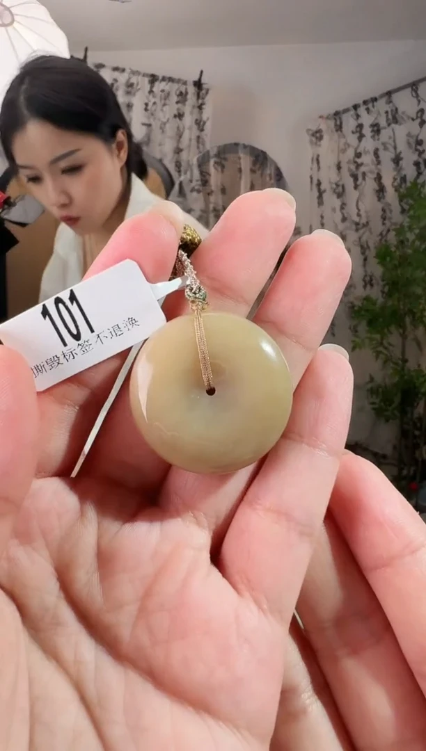 颈饰未镶嵌和田玉扣 101