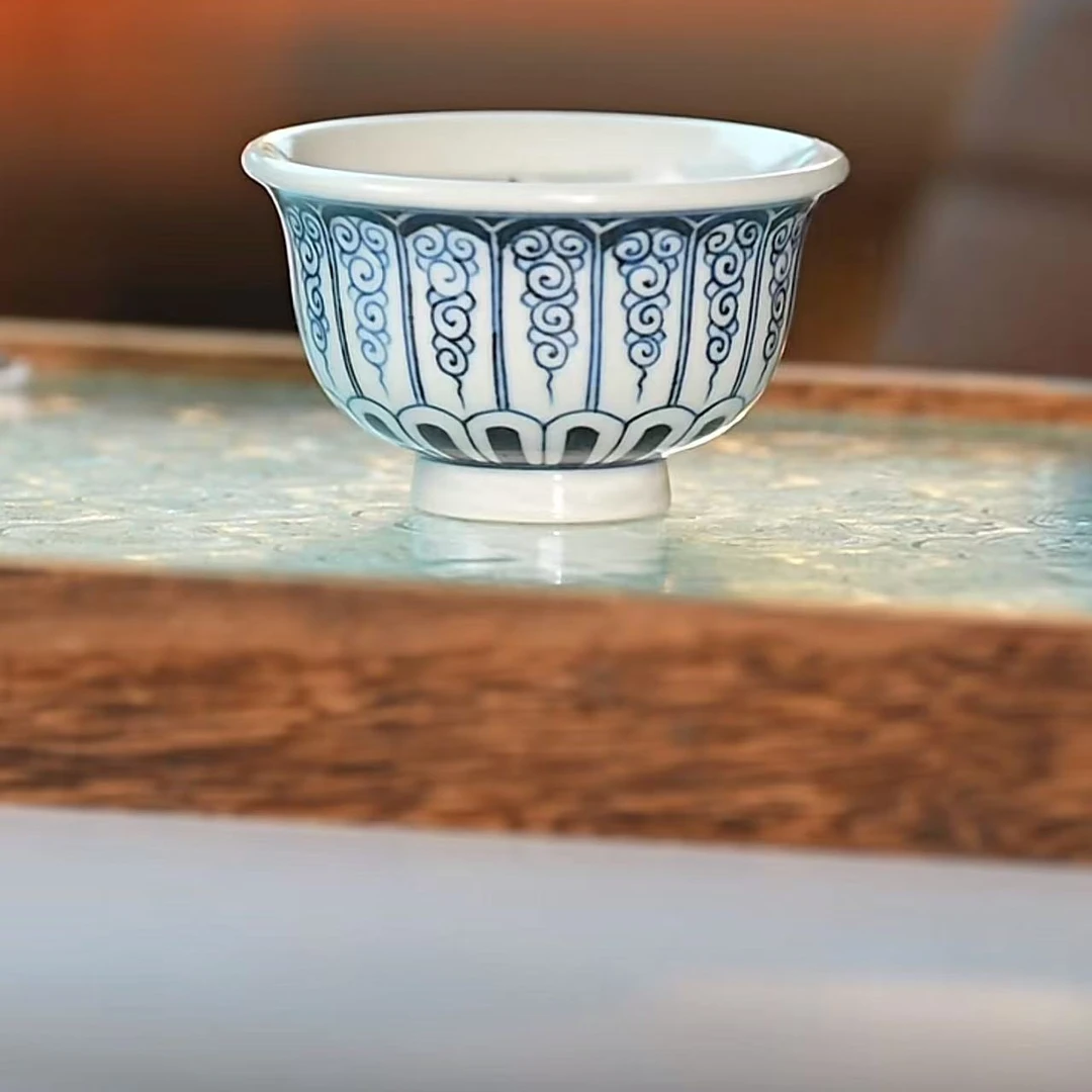 【1】宝相卷草纹小压手杯子