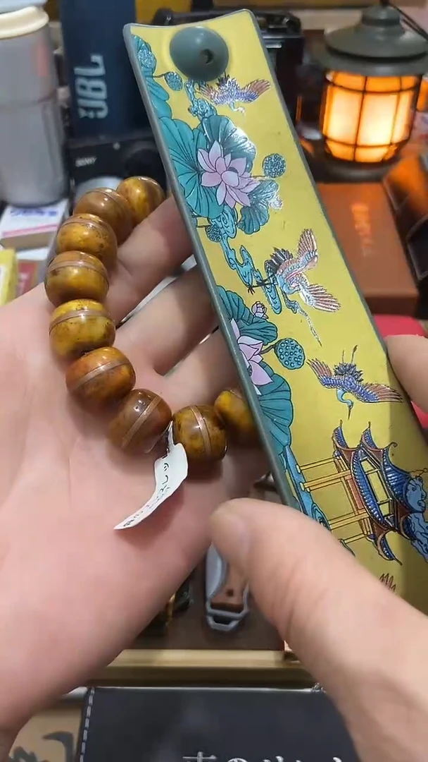 瓷片闪购商品  如图所示