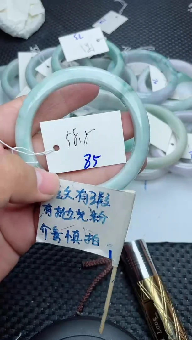 未镶嵌手镯翡翠85