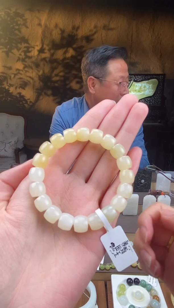 未镶嵌手串和田玉糖白渐变老型手串