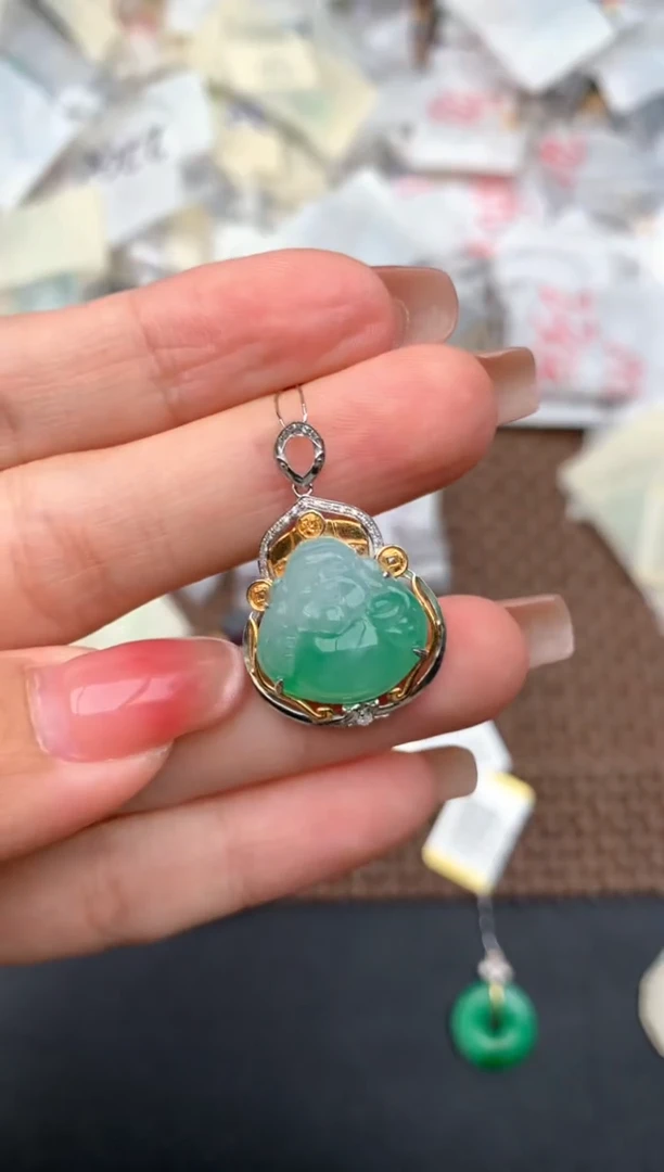 18K金镶嵌挂件翡翠1