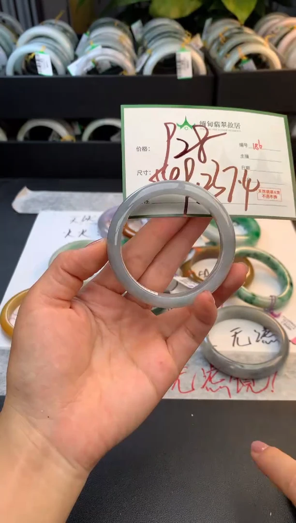 未镶嵌定制翡翠毛货需精细抛光+多人